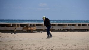 Normal style in the strong wind